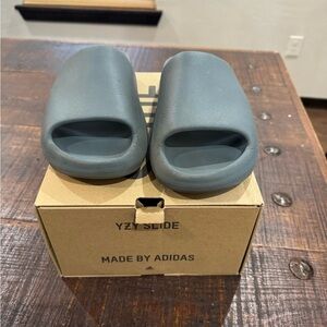 Yeezy slides, slate marine sz 9